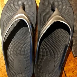 OOFOS sandles